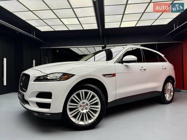 Белый Ягуар Ф-Пейс, объемом двигателя 3 л и пробегом 71 тыс. км за 27900 $, фото 4 на Automoto.ua
