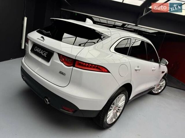 Белый Ягуар Ф-Пейс, объемом двигателя 3 л и пробегом 71 тыс. км за 27900 $, фото 23 на Automoto.ua