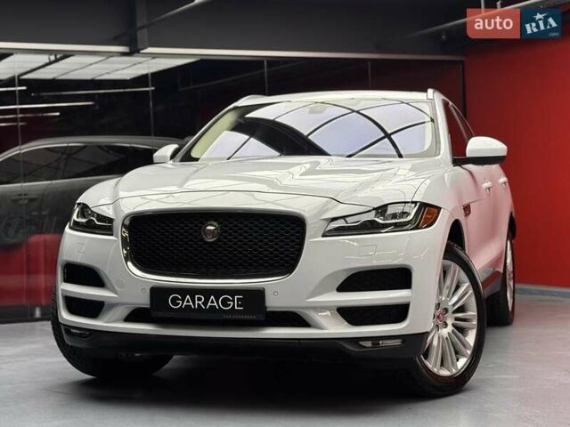 Белый Ягуар Ф-Пейс, объемом двигателя 3 л и пробегом 71 тыс. км за 27900 $, фото 6 на Automoto.ua