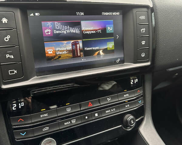 Білий Ягуар Ф-Пейс, об'ємом двигуна 2 л та пробігом 177 тис. км за 23000 $, фото 7 на Automoto.ua