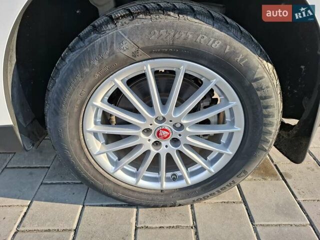 Білий Ягуар Ф-Пейс, об'ємом двигуна 2 л та пробігом 122 тис. км за 24400 $, фото 53 на Automoto.ua