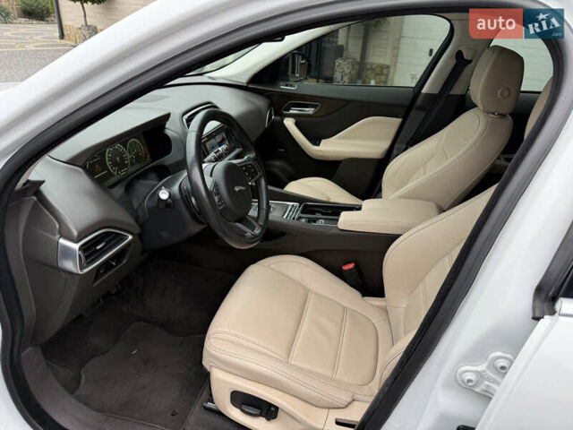 Білий Ягуар Ф-Пейс, об'ємом двигуна 2 л та пробігом 125 тис. км за 22700 $, фото 13 на Automoto.ua