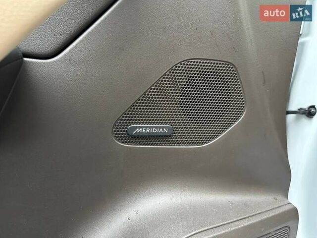 Белый Ягуар Ф-Пейс, объемом двигателя 2 л и пробегом 119 тыс. км за 26000 $, фото 10 на Automoto.ua