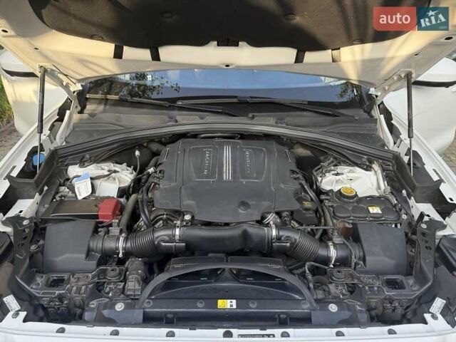 Белый Ягуар Ф-Пейс, объемом двигателя 3 л и пробегом 124 тыс. км за 24500 $, фото 8 на Automoto.ua