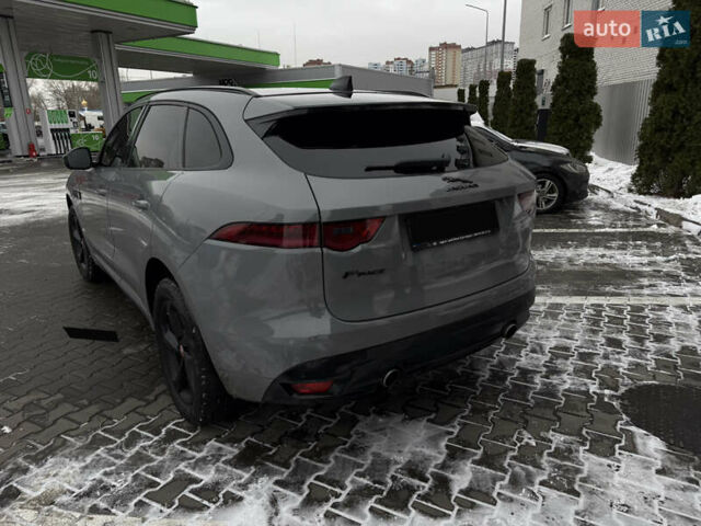Белый Ягуар Ф-Пейс, объемом двигателя 3 л и пробегом 163 тыс. км за 22400 $, фото 3 на Automoto.ua