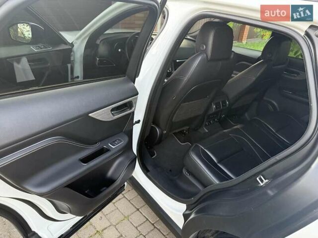 Белый Ягуар Ф-Пейс, объемом двигателя 3 л и пробегом 124 тыс. км за 24500 $, фото 7 на Automoto.ua