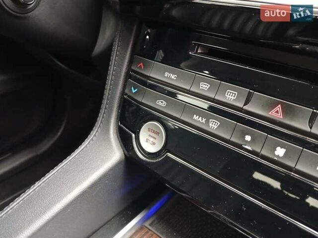 Белый Ягуар Ф-Пейс, объемом двигателя 2 л и пробегом 102 тыс. км за 24500 $, фото 23 на Automoto.ua