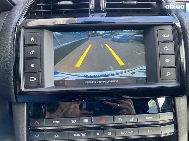 Белый Ягуар Ф-Пейс, объемом двигателя 2 л и пробегом 120 тыс. км за 23900 $, фото 23 на Automoto.ua