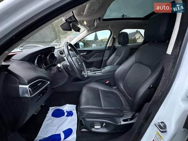Белый Ягуар Ф-Пейс, объемом двигателя 3 л и пробегом 150 тыс. км за 17200 $, фото 8 на Automoto.ua