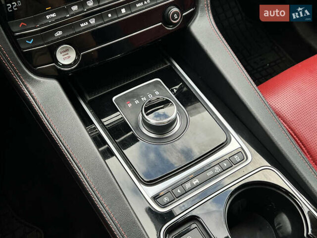 Белый Ягуар Ф-Пейс, объемом двигателя 2 л и пробегом 177 тыс. км за 28990 $, фото 36 на Automoto.ua