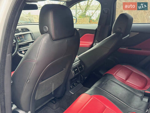 Білий Ягуар Ф-Пейс, об'ємом двигуна 2 л та пробігом 100 тис. км за 25700 $, фото 56 на Automoto.ua