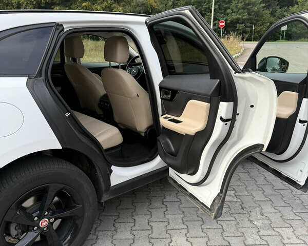 Белый Ягуар Ф-Пейс, объемом двигателя 3 л и пробегом 151 тыс. км за 22900 $, фото 11 на Automoto.ua