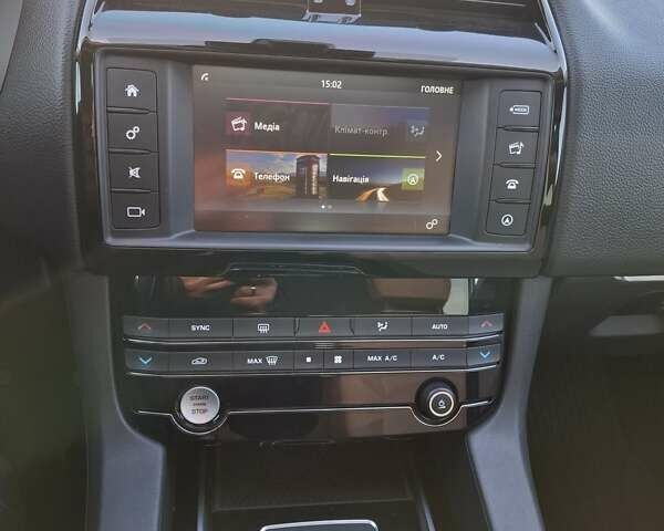 Білий Ягуар Ф-Пейс, об'ємом двигуна 2 л та пробігом 122 тис. км за 26500 $, фото 42 на Automoto.ua