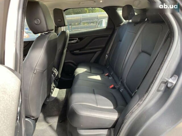 Белый Ягуар Ф-Пейс, объемом двигателя 2 л и пробегом 120 тыс. км за 23900 $, фото 12 на Automoto.ua