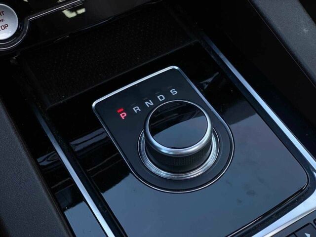 Белый Ягуар Ф-Пейс, объемом двигателя 0 л и пробегом 49 тыс. км за 22990 $, фото 23 на Automoto.ua