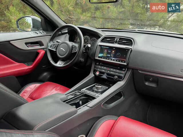 Білий Ягуар Ф-Пейс, об'ємом двигуна 2 л та пробігом 100 тис. км за 25700 $, фото 67 на Automoto.ua