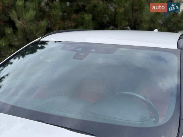 Білий Ягуар Ф-Пейс, об'ємом двигуна 2 л та пробігом 100 тис. км за 25700 $, фото 16 на Automoto.ua