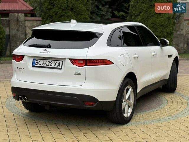Білий Ягуар Ф-Пейс, об'ємом двигуна 2 л та пробігом 122 тис. км за 22500 $, фото 10 на Automoto.ua