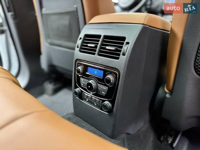 Белый Ягуар Ф-Пейс, объемом двигателя 3 л и пробегом 71 тыс. км за 27900 $, фото 61 на Automoto.ua