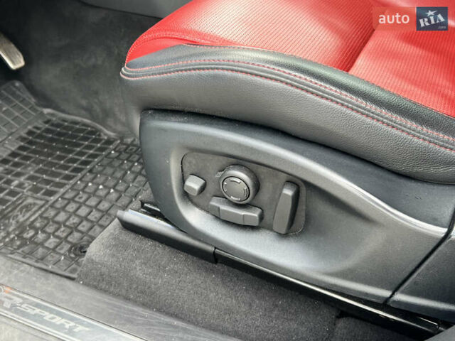 Белый Ягуар Ф-Пейс, объемом двигателя 2 л и пробегом 177 тыс. км за 28990 $, фото 55 на Automoto.ua