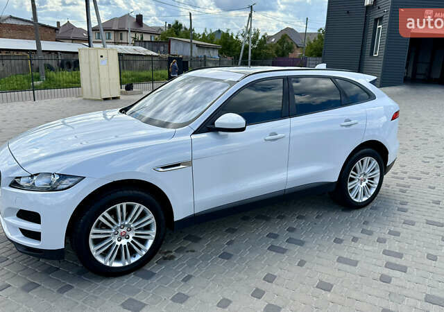 Белый Ягуар Ф-Пейс, объемом двигателя 2 л и пробегом 128 тыс. км за 23700 $, фото 13 на Automoto.ua