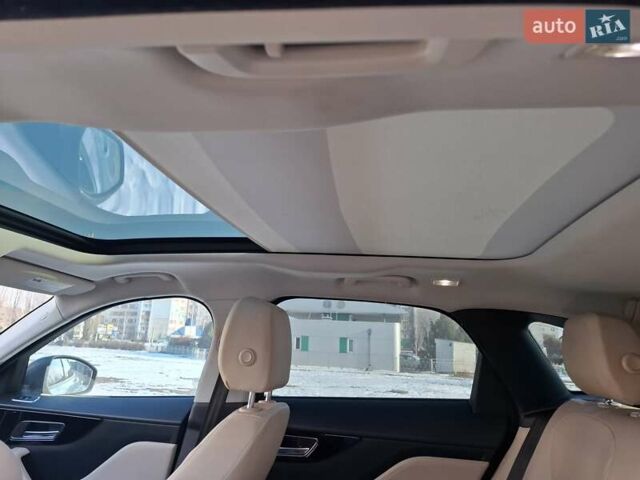 Білий Ягуар Ф-Пейс, об'ємом двигуна 2 л та пробігом 122 тис. км за 24400 $, фото 51 на Automoto.ua