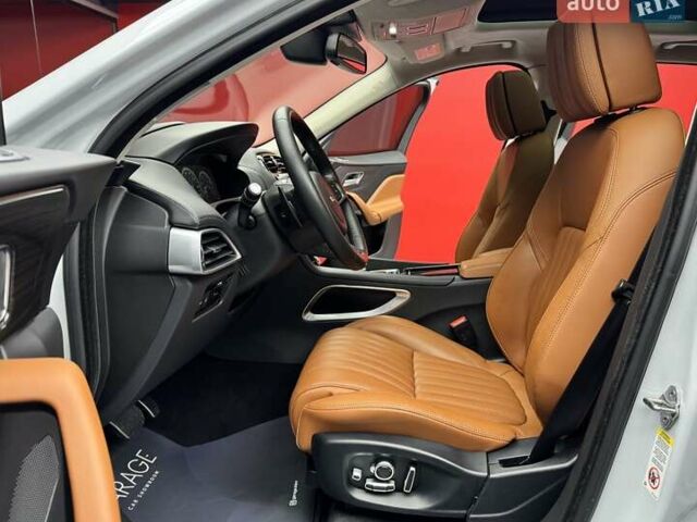 Белый Ягуар Ф-Пейс, объемом двигателя 3 л и пробегом 71 тыс. км за 27900 $, фото 34 на Automoto.ua