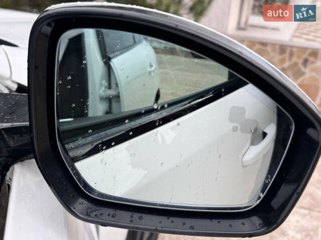 Білий Ягуар Ф-Пейс, об'ємом двигуна 2 л та пробігом 100 тис. км за 25700 $, фото 72 на Automoto.ua