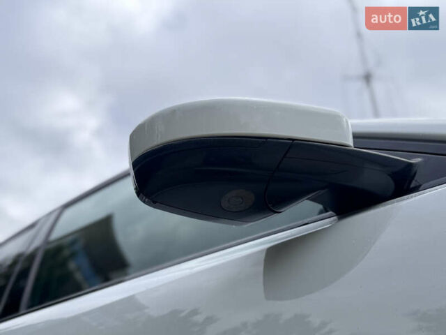 Білий Ягуар Ф-Пейс, об'ємом двигуна 2 л та пробігом 100 тис. км за 25700 $, фото 15 на Automoto.ua