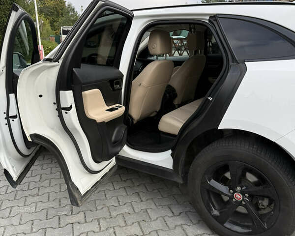 Белый Ягуар Ф-Пейс, объемом двигателя 3 л и пробегом 151 тыс. км за 22900 $, фото 9 на Automoto.ua