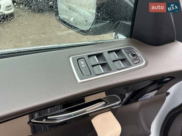 Белый Ягуар Ф-Пейс, объемом двигателя 2 л и пробегом 119 тыс. км за 26000 $, фото 8 на Automoto.ua