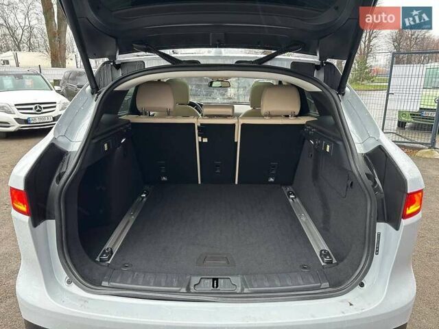 Белый Ягуар Ф-Пейс, объемом двигателя 2 л и пробегом 119 тыс. км за 26000 $, фото 22 на Automoto.ua