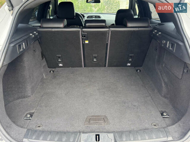 Білий Ягуар Ф-Пейс, об'ємом двигуна 2 л та пробігом 100 тис. км за 25700 $, фото 61 на Automoto.ua