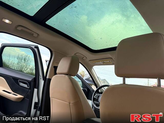 Белый Ягуар Ф-Пейс, объемом двигателя 2 л и пробегом 120 тыс. км за 20000 $, фото 6 на Automoto.ua