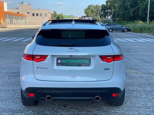 Белый Ягуар Ф-Пейс, объемом двигателя 0 л и пробегом 49 тыс. км за 22990 $, фото 6 на Automoto.ua