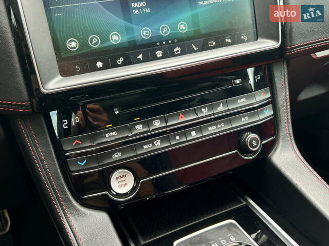 Белый Ягуар Ф-Пейс, объемом двигателя 2 л и пробегом 177 тыс. км за 28990 $, фото 51 на Automoto.ua