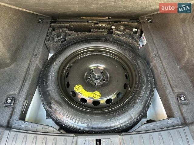 Білий Ягуар Ф-Пейс, об'ємом двигуна 2 л та пробігом 105 тис. км за 24500 $, фото 16 на Automoto.ua