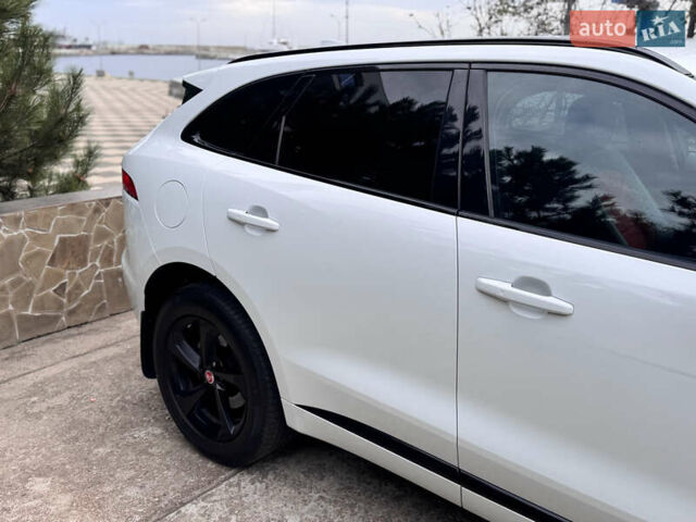 Білий Ягуар Ф-Пейс, об'ємом двигуна 2 л та пробігом 100 тис. км за 25700 $, фото 13 на Automoto.ua