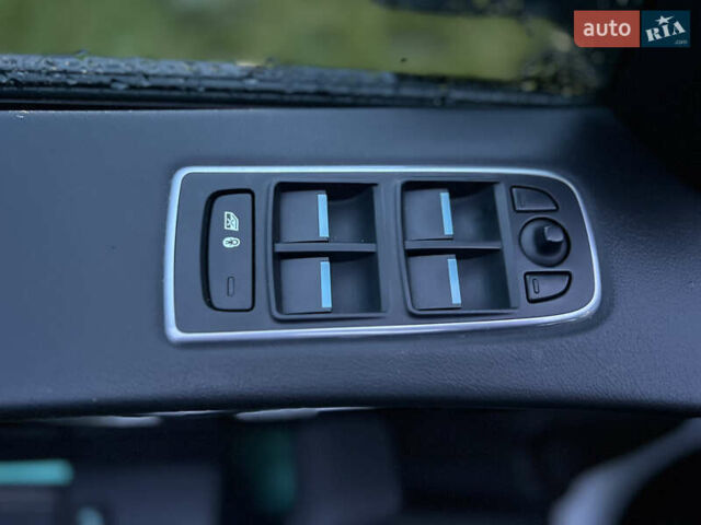 Белый Ягуар Ф-Пейс, объемом двигателя 3 л и пробегом 160 тыс. км за 25500 $, фото 39 на Automoto.ua