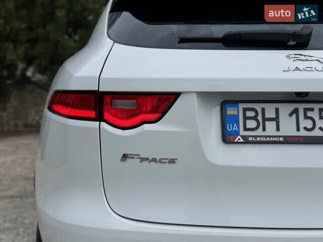 Білий Ягуар Ф-Пейс, об'ємом двигуна 2 л та пробігом 100 тис. км за 25700 $, фото 34 на Automoto.ua
