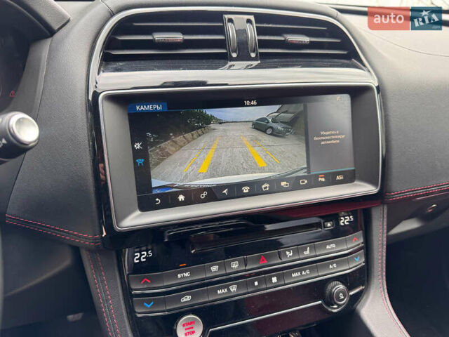 Білий Ягуар Ф-Пейс, об'ємом двигуна 2 л та пробігом 100 тис. км за 25700 $, фото 52 на Automoto.ua