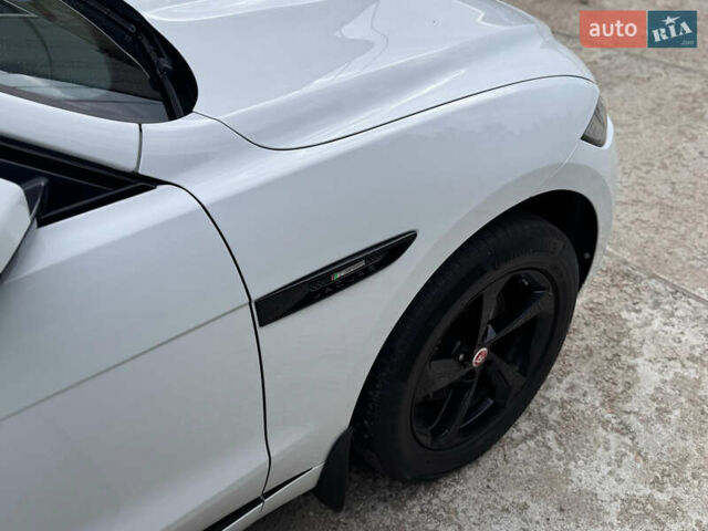 Білий Ягуар Ф-Пейс, об'ємом двигуна 2 л та пробігом 100 тис. км за 25700 $, фото 14 на Automoto.ua