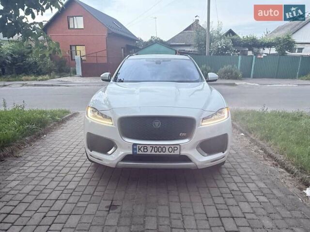 Белый Ягуар Ф-Пейс, объемом двигателя 3 л и пробегом 124 тыс. км за 24500 $, фото 2 на Automoto.ua