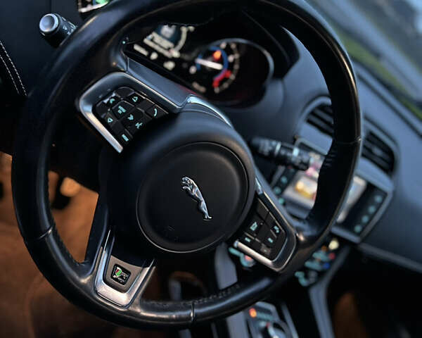 Белый Ягуар Ф-Пейс, объемом двигателя 3 л и пробегом 160 тыс. км за 25500 $, фото 38 на Automoto.ua