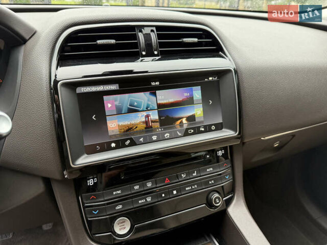 Білий Ягуар Ф-Пейс, об'ємом двигуна 2 л та пробігом 125 тис. км за 22700 $, фото 16 на Automoto.ua
