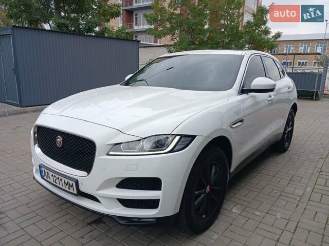 Белый Ягуар Ф-Пейс, объемом двигателя 2 л и пробегом 102 тыс. км за 24500 $, фото 7 на Automoto.ua