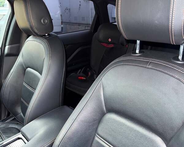 Белый Ягуар Ф-Пейс, объемом двигателя 2 л и пробегом 96 тыс. км за 38000 $, фото 9 на Automoto.ua