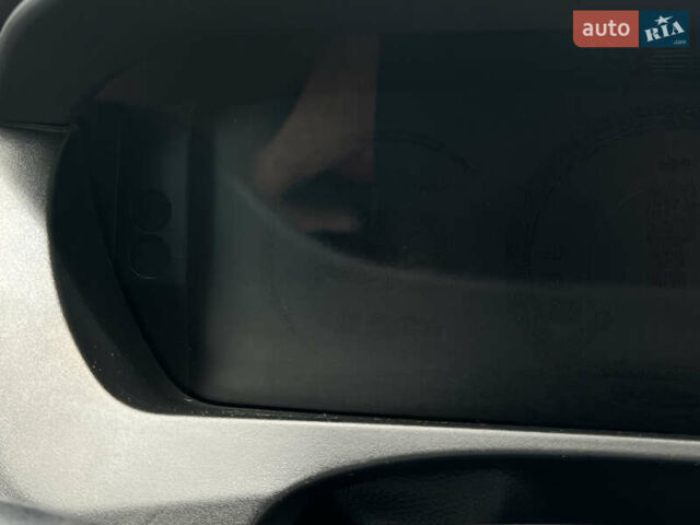 Белый Ягуар Ф-Пейс, объемом двигателя 2 л и пробегом 177 тыс. км за 28990 $, фото 35 на Automoto.ua