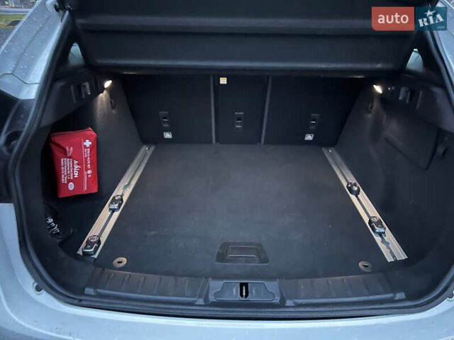 Белый Ягуар Ф-Пейс, объемом двигателя 3 л и пробегом 160 тыс. км за 25500 $, фото 20 на Automoto.ua