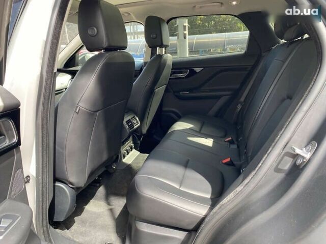 Белый Ягуар Ф-Пейс, объемом двигателя 2 л и пробегом 120 тыс. км за 23900 $, фото 13 на Automoto.ua